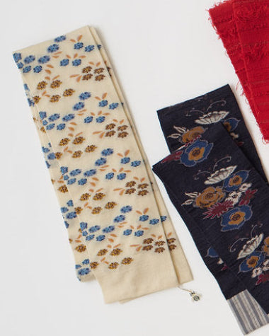 SOCK KNIT MUFFLER W/BEE
