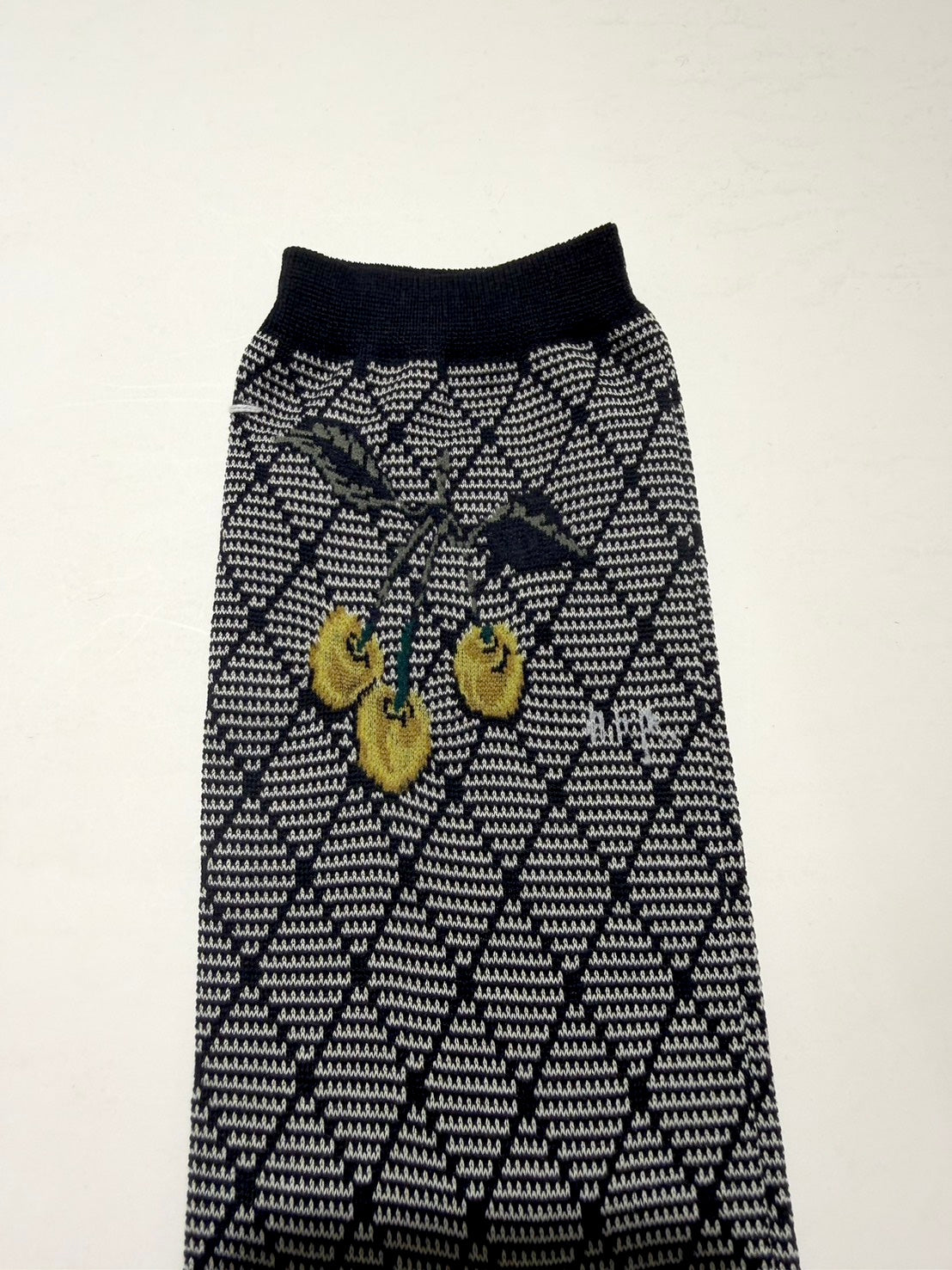【NEW】AM-818 / CHERRY ON DIAMOND SOCKS